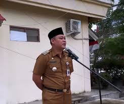 Camat Sukajadi Bersama Masyarakat Keruk Drainase Cegah Banjir