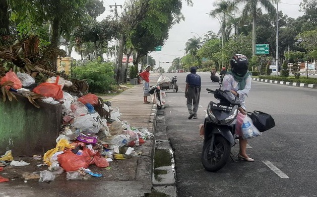 Wali Kota Pekanbaru Ingatkan Warga Agar Jangan Buang Sampah Sembarangan