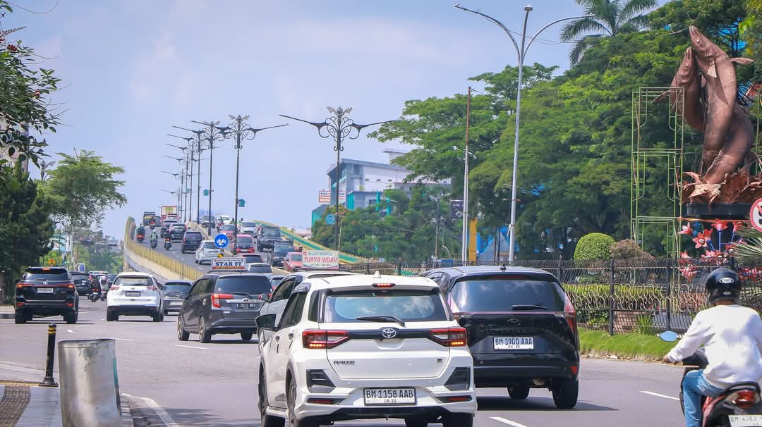 Pemko Pekanbaru Gencar Tertibkan Tiang Reklame Tak Berizin